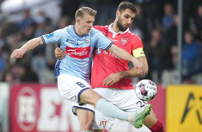 International -Vejle forlænger og udlejer Kolinger til Cluj