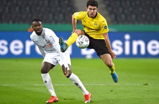 Dortmund -BVB-back et år efter grim skade: Snart tilbage