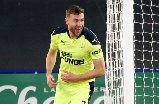 International -Klubløs Newcastle-ikon fortsætter i Wigan