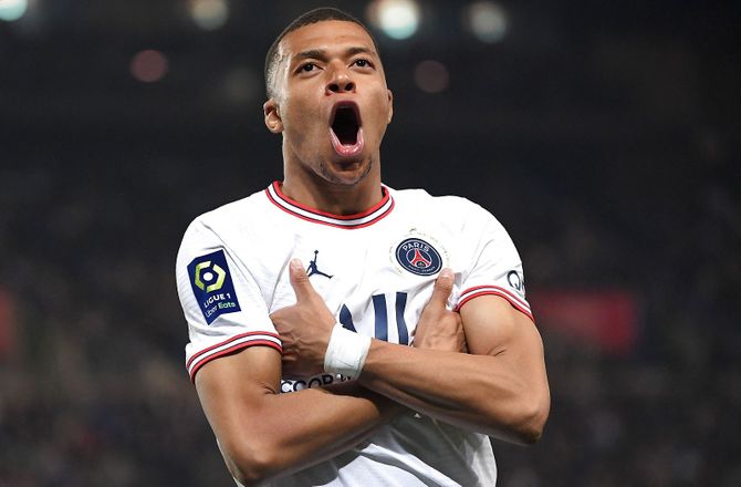 PSG -Officielt: Kylian Mbappe bliver i PSG til 2025