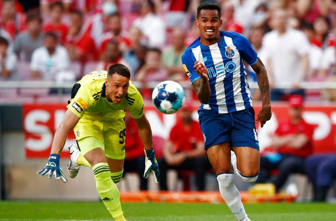 Primeira Liga -FC Porto sikrede 30. mesterskab mod Benfica