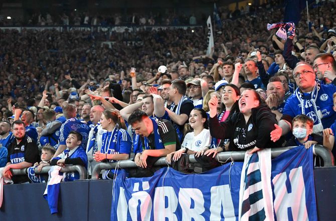 2. Bundesliga -Schalke tilbage i BL efter vanvidscomeback