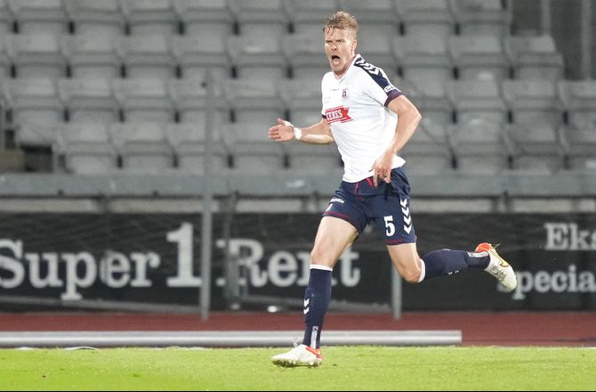3F Superliga -Tingager roser 'reel' Rösler: Øjeblikkelig forbindelse med spillerne