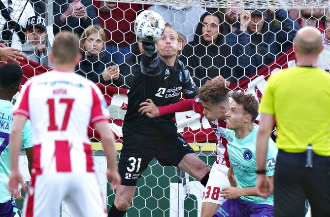 3F Superliga -FCM-keeper revser dommer: Helt håbløst