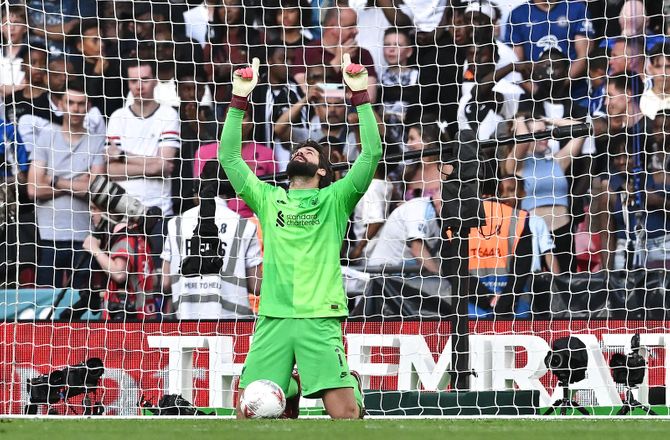 Liverpool -Alisson Becker forlader Liverpools træningslejr
