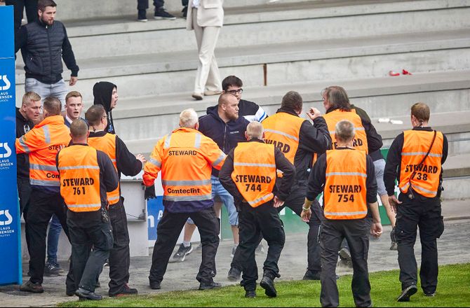 Danmark -Tumult og slagsmål efter EfB-nedrykning