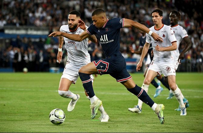 Ligue 1 -Mbappe fejrede ny kontrakt med hattrick