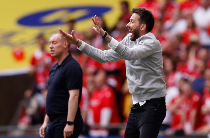 Championship -Huddersfield-boss siger op: Skuffende timing 