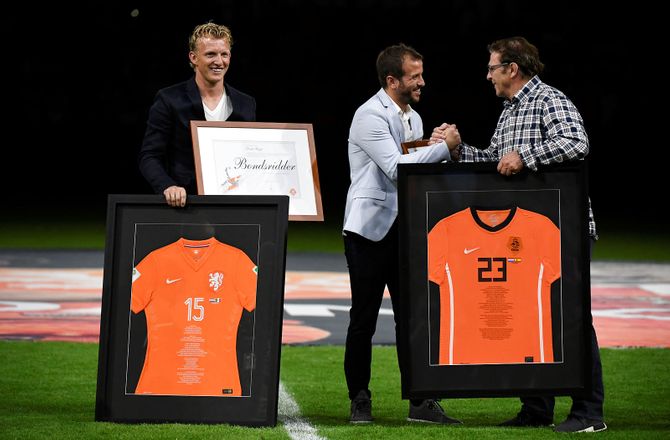 Op/nedrykningsspil -Medie: Kuyt tæt på første job som cheftræner