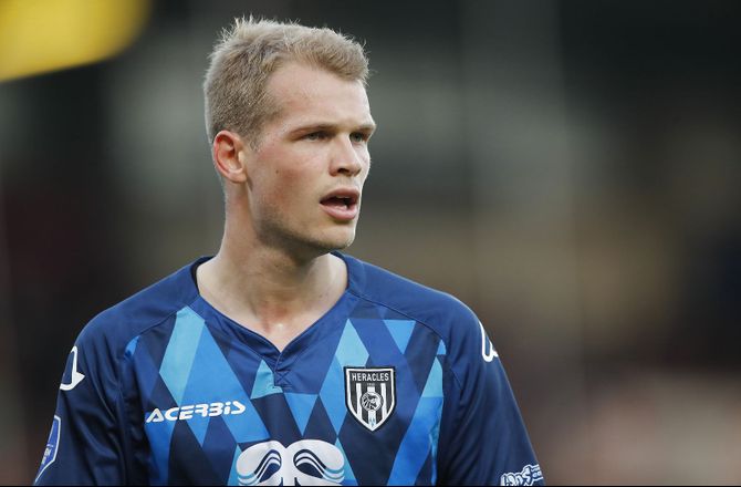 Æresdivisionen -27-årige Nikolai Laursen må sige stop 