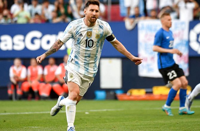 Venskabskampe -Ustyrlige Messi scorede alle fem mod Estland