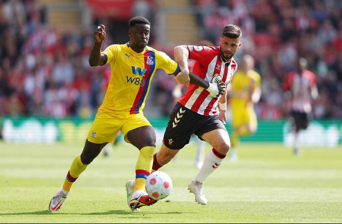 Premier League -Southampton forhandler ny kontrakt med Long