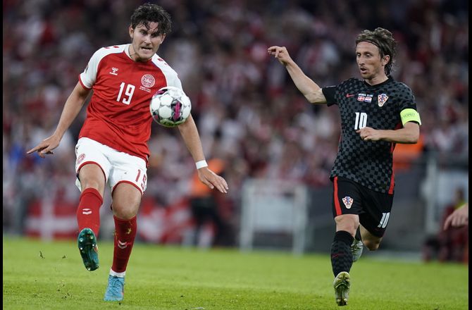 UEFA Nations League A -Modric møder bold.dk: Smutter efter 9 sek.