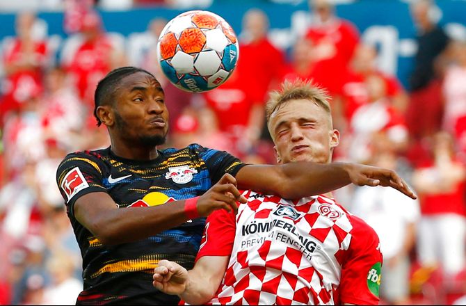 Bundesliga -Svensson og Mainz forlænger med unge Tauer