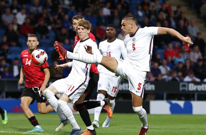 Championship -Kompany skaffer mere City-blod til Burnley