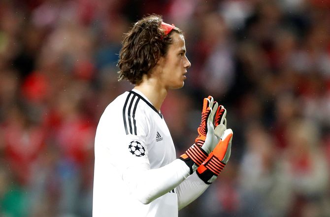 International -Roma forstærker med Benfica-keeper