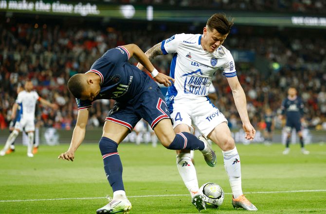 Premier League -Forest henter fransk forsvarsspiller 