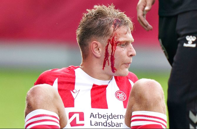 3F Superliga -Ross svinet til af FCK-fans efter Grabara-uheld