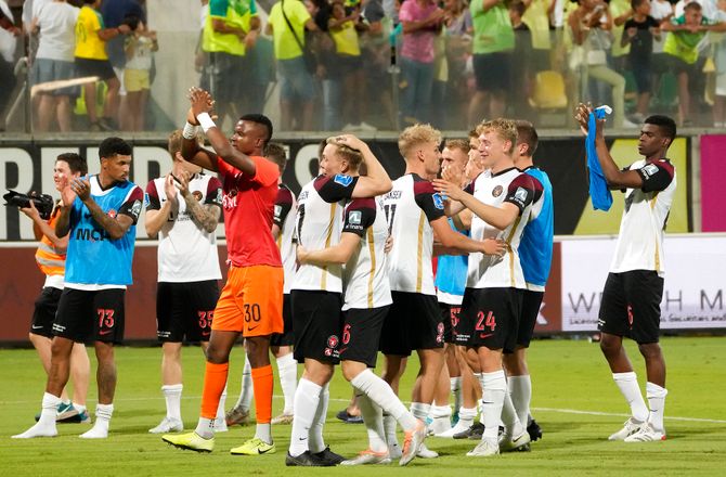 International -Viaplay: Benfica-kampen koster en pæn vognpark