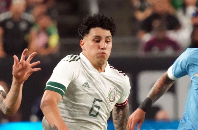 Æresdivisionen -Avis: Ajax nærmer sig mexicansk landsholdsback