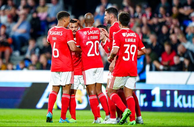 Æresdivisionen -Medie: Ajax er enig med græsk Benfica-keeper
