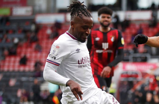 England -Brentford sender Tarique Fosu afsted til Stoke 