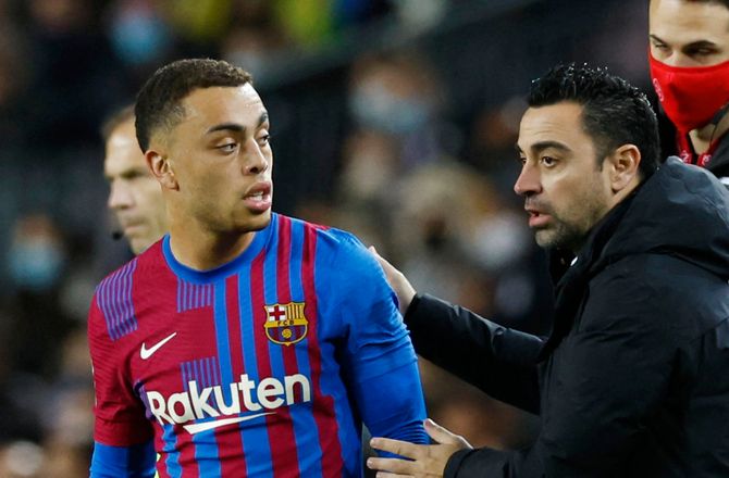 Æresdivisionen -Udlejet Barca-back er blevet korsbåndsskadet