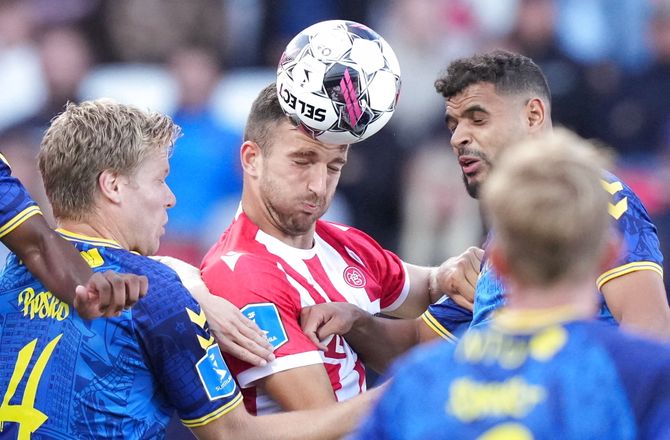 3F Superliga -AaB og Brøndby tildelt bøder for ølkast og pyroteknik