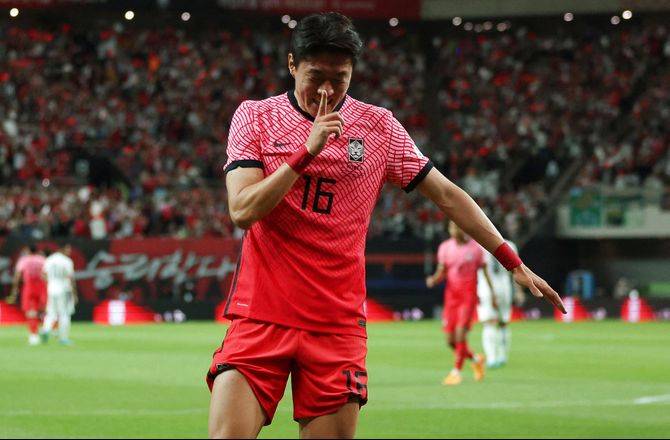 Premier League -Nottingham Forest køber og udlejer Hwang Ui-jo