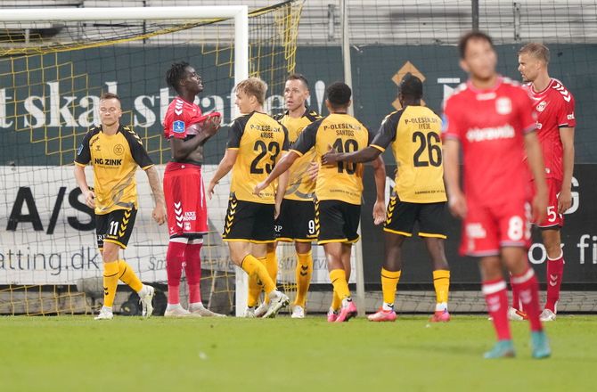3F Superliga -Horsens i flot comeback da AGF missede førstepladsen