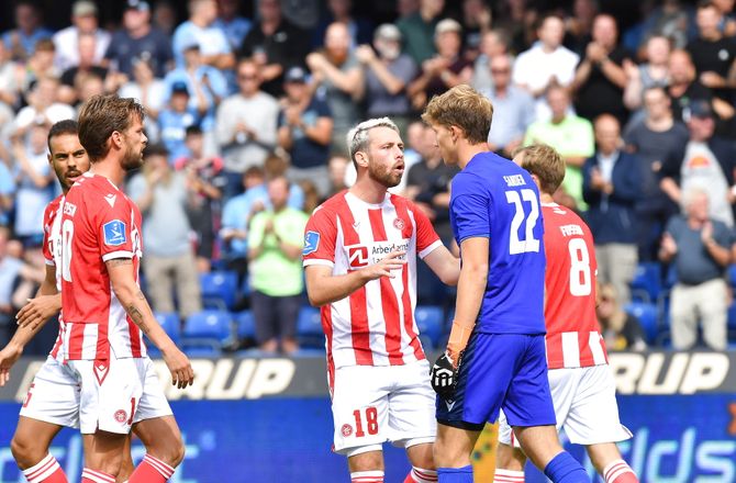 3F Superliga -Formstærke Randers straffede AaB efter keeperkoks