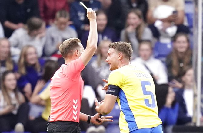 3F Superliga -Video: Begår Maxsø straffe på Sviatchenko?