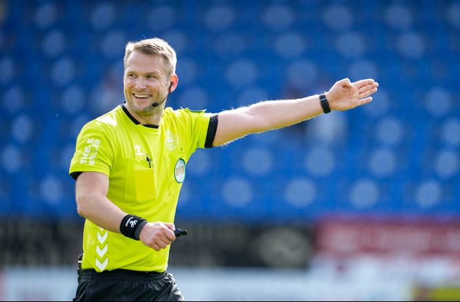 3F Superliga -Jens Maae passer fløjten i FCK-OB