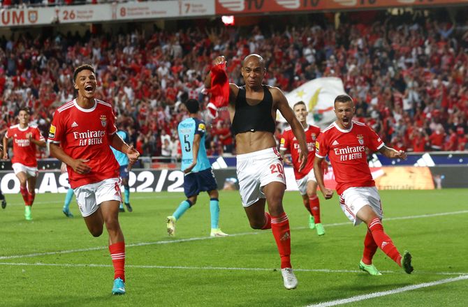Primeira Liga -To røde kort og ny Bah-assist i vild Benfica-sejr