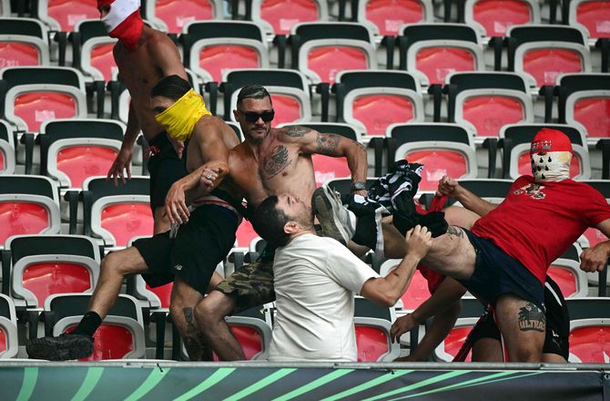Ligue 1 -Nice-fans bandlyst fra kamp efter Köln-ballade