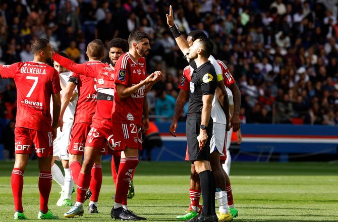 International -Tidl. Norwich-midt: Dommerne i Ligue 1 skader sporten