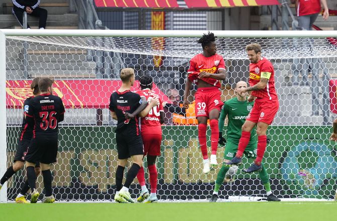 3F Superliga -Sent point til FCM i VAR-drama: Kunne have været knækket