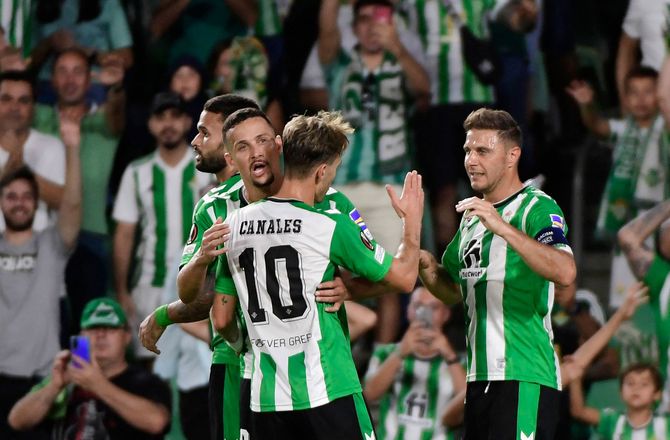 Europa League -41 år og 56 dage: Joaquin blev ældste målscorer i EL