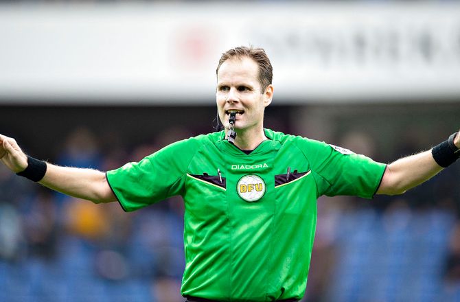3F Superliga -VAR-fejl ærgrer dommerchef: Handler om balancen