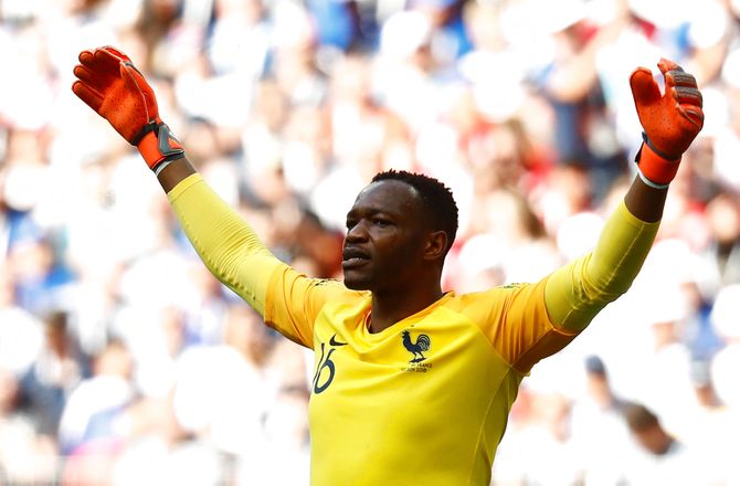 UEFA Nations League A -37-årige Mandanda erstatter Maignan i fransk trup