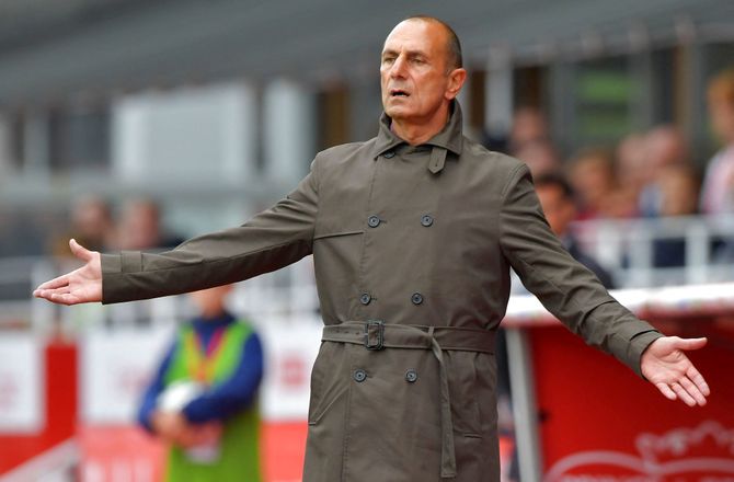 Ligue 1 -Fransk bundprop fyrer træneren