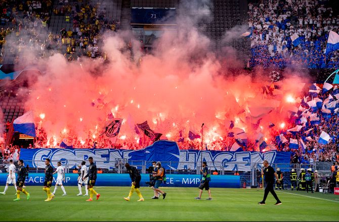 3F Superliga -FCK-fans demonstrerer i Brøndby inden derby
