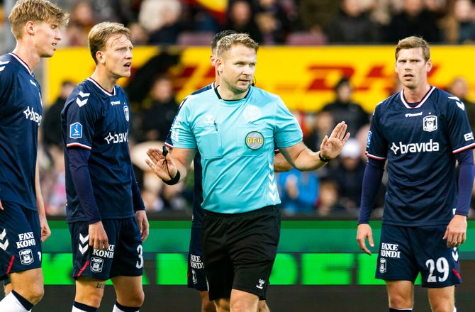 3F Superliga -Jens Maae forklarer tre kendelser efter AGF-vrede