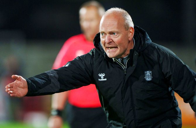 Pokalen -Brøndby-fadæse lurer i Aarhus: Niels F. flår fire mand ud