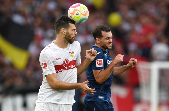 DFB Pokal -Pfeiffer scorede to i Stuttgarts ydmygelse af Bielefeld