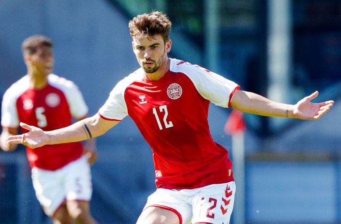 EM -Hjulmand giver O'Riley debut: Et stort talent
