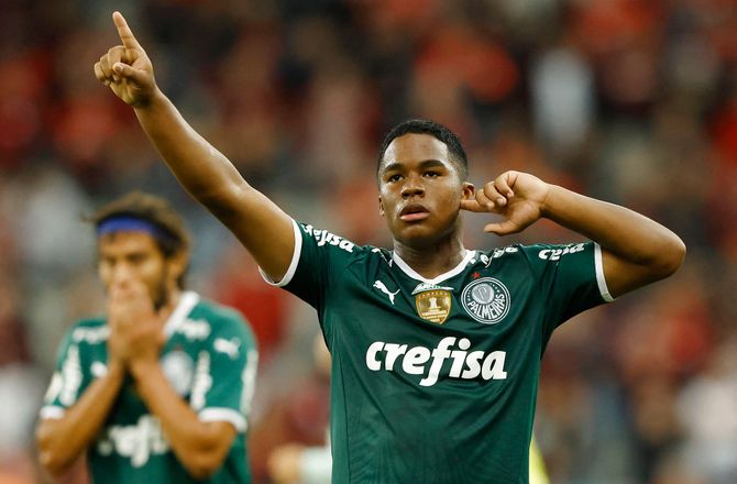 Real Madrid -Kommende Real-spiller mærker presset: Altid nogle der vil angribe mig 