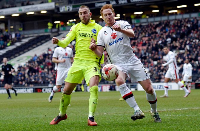League 1 -900 kampe: MK Dons-koryfæ når vild milepæl