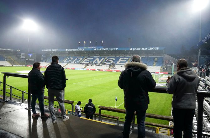 3F Superliga -OB - Brøndby udsat ti minutter: Der har været Brøndby-fans
