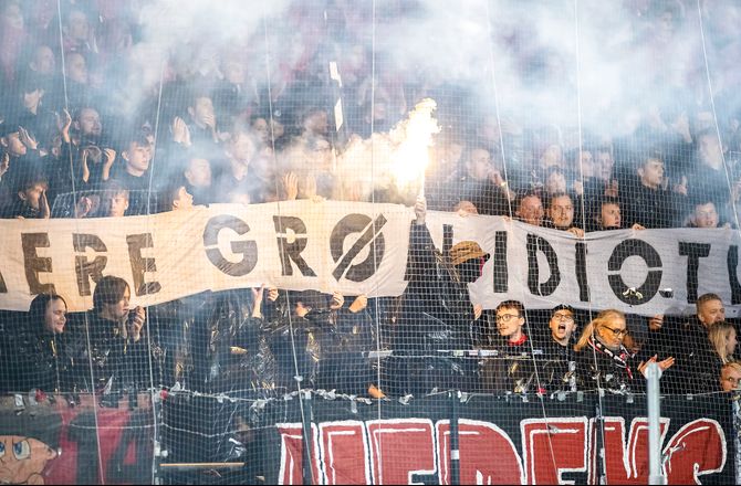 Pokalen -Kaos efter FCM-kamp: 10 sager om vold mod betjente